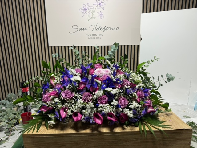 Almohadón de flores multicolor grande