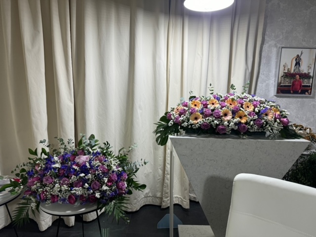 Almohadón de flores multicolor grande